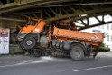 LKW blieb unter Bruecke haengen Koeln Deutz Deutz Muelheimerstr P017